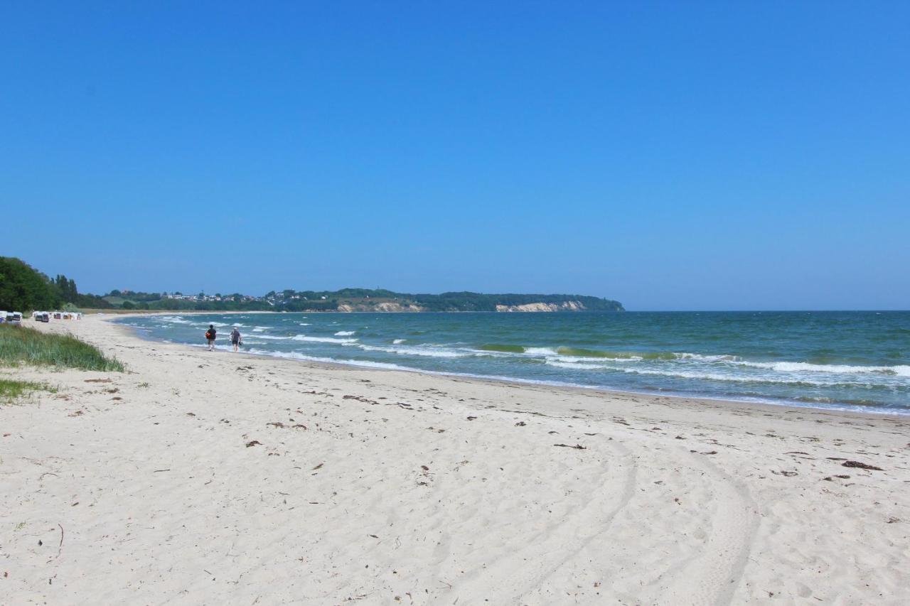 Strandnahe Fewo Rex Rugia: Terrasse und Ahoi Erlebnisbad Lobbe Exterior photo